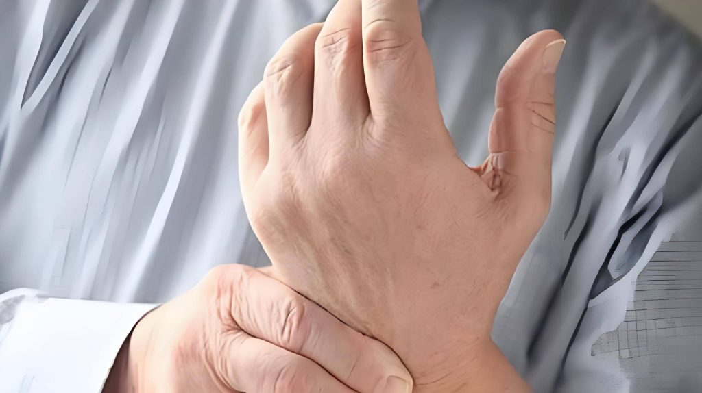 風濕骨痛不是老人家的專利，類風濕性關節炎的成因及治療可以找中醫跌打幫手嗎