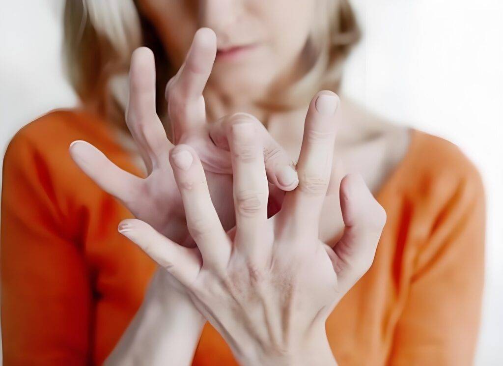 風濕骨痛不是老人家的專利，類風濕性關節炎的成因及治療可以找中醫跌打幫手嗎